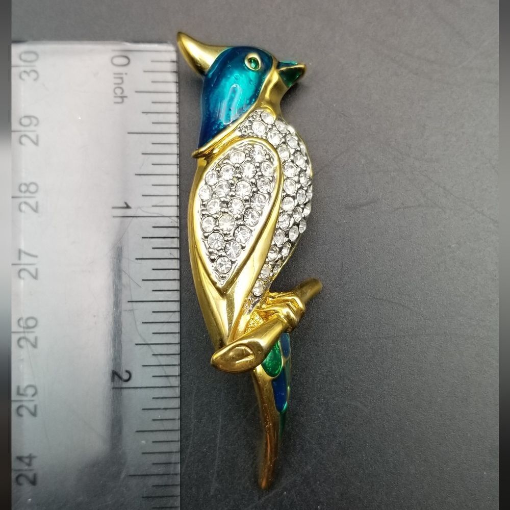 Crystal cluster parrot bird brooch. BR106